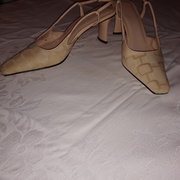 Shoes - Picture 8 of 10